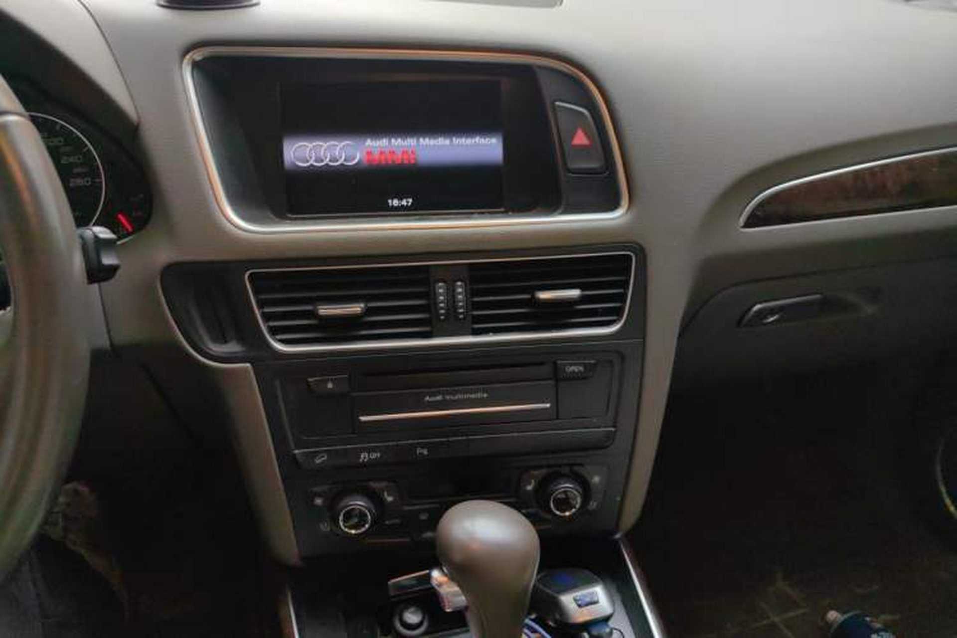 Used Audi Q5 2012 2.0TFSI Comfort Version Audio And AC Panel