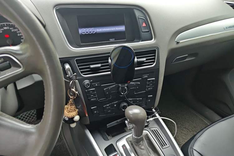 Used Audi Q5 2012 2.0TFSI Trendy Edition Audio And AC Panel