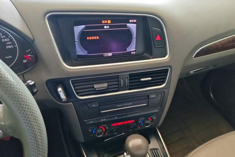 Used Audi Q5 2012 2.0TFSI Comfort Version Audio And AC Panel