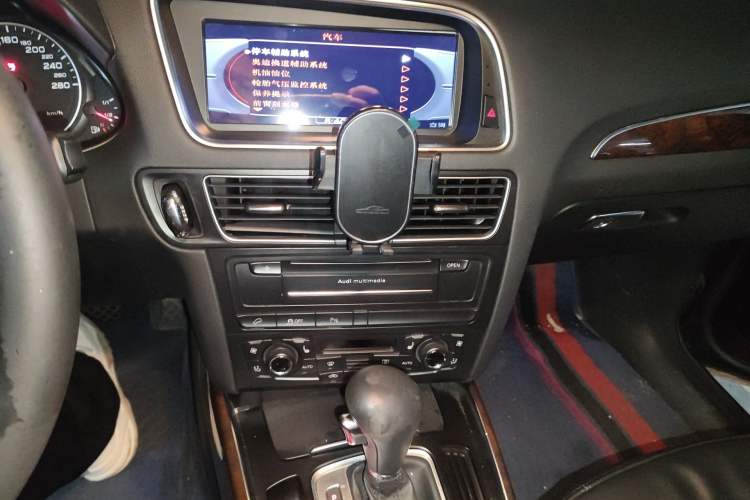 Used Audi Q5 2012 2.0TFSI Technology Model Audio And AC Panel