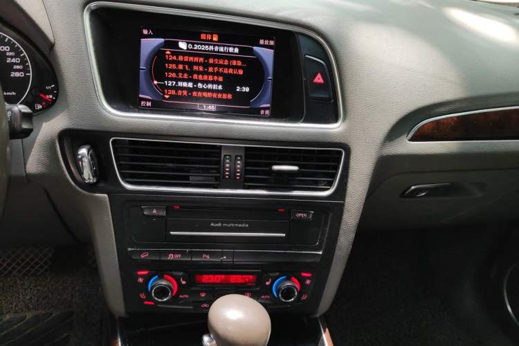 Used Audi Q5 2012 2.0TFSI Comfort Version Audio And AC Panel