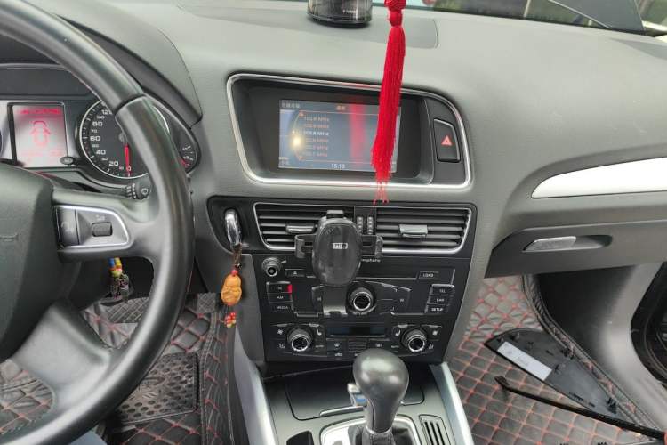 Used Audi Q5 2012 2.0TFSI Technology Model Audio And AC Panel
