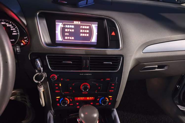 Used Audi Q5 2012 2.0TFSI Technology Model Audio And AC Panel