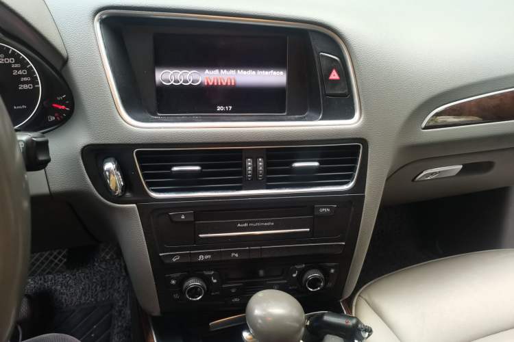 Used Audi Q5 2012 2.0TFSI Comfort Version Audio And AC Panel