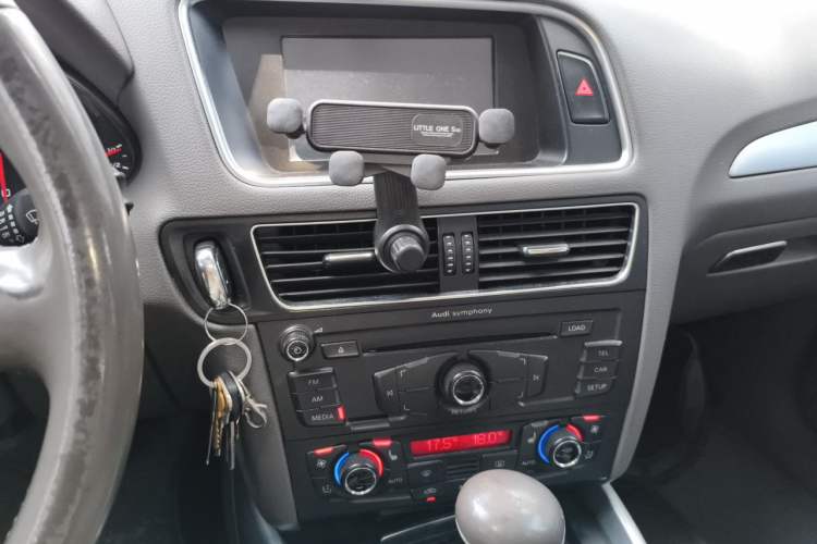 Used Audi Q5 2012 2.0TFSI Technology Model Audio And AC Panel