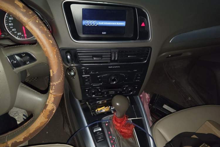 Used Audi Q5 2012 2.0TFSI Technology Model Audio And AC Panel