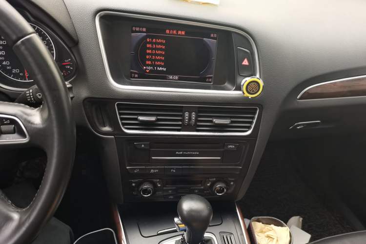 Used Audi Q5 2012 2.0TFSI Comfort Version Audio And AC Panel