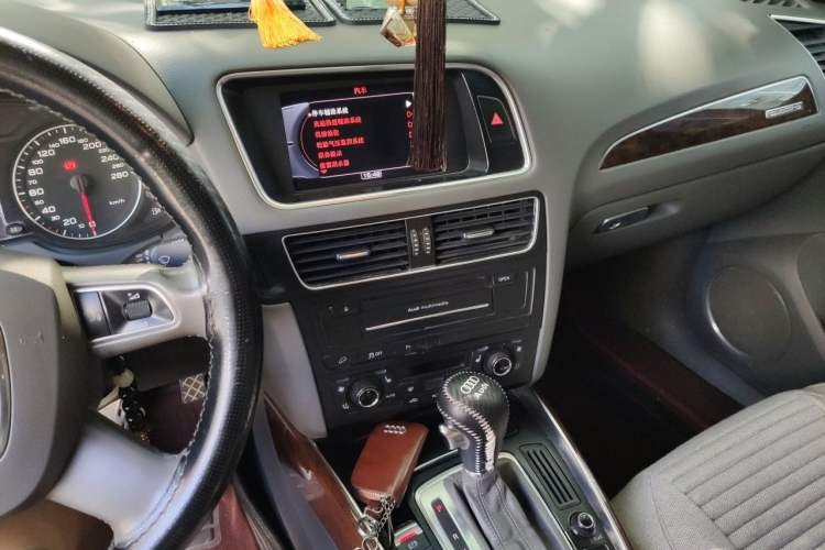 Used Audi Q5 2012 2.0TFSI Comfort Version Audio And AC Panel