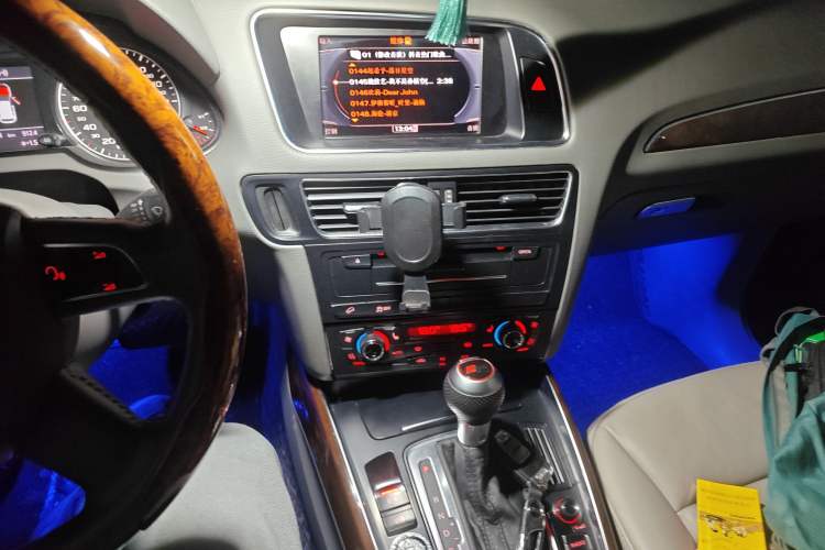Used Audi Q5 2012 2.0TFSI Comfort Version Audio And AC Panel