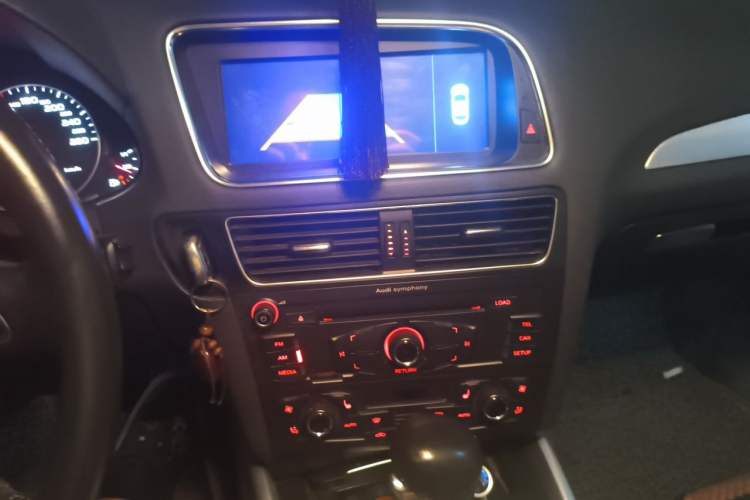 Used Audi Q5 2012 2.0TFSI Technology Model Audio And AC Panel