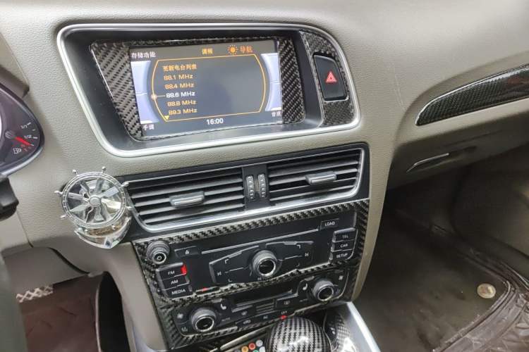 Used Audi Q5 2012 2.0TFSI Technology Model Audio And AC Panel