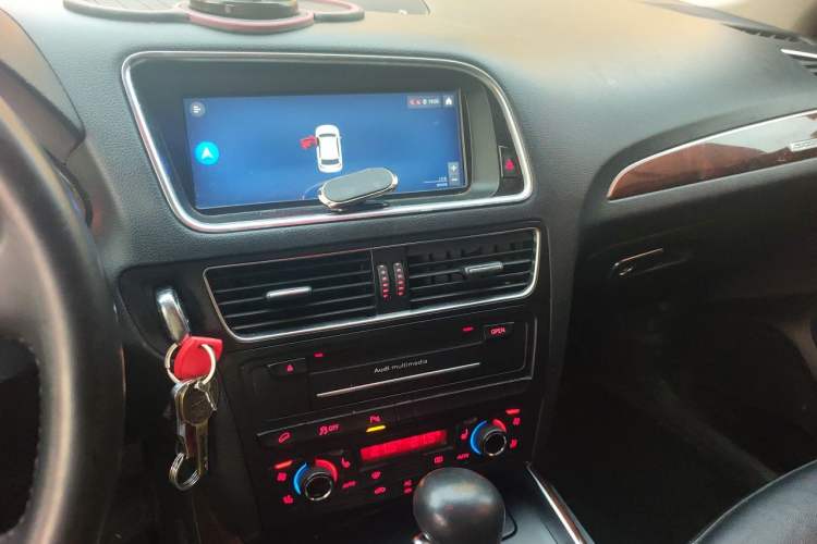 Used Audi Q5 2012 2.0TFSI Comfort Version Audio And AC Panel