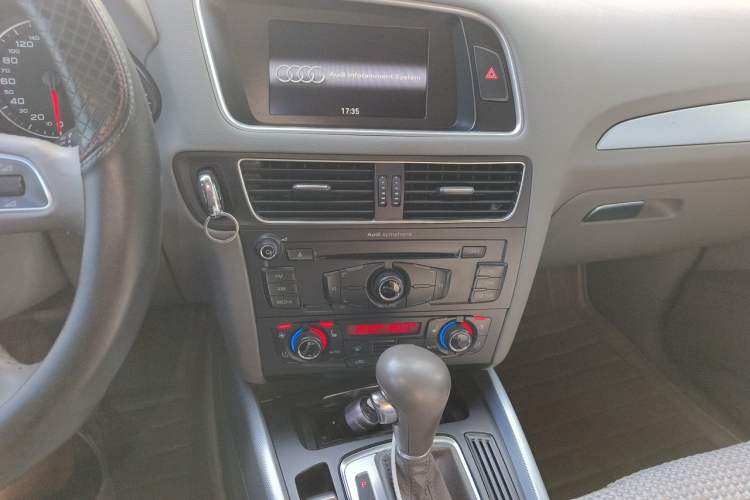 Used Audi Q5 2012 2.0TFSI Technology Model Audio And AC Panel