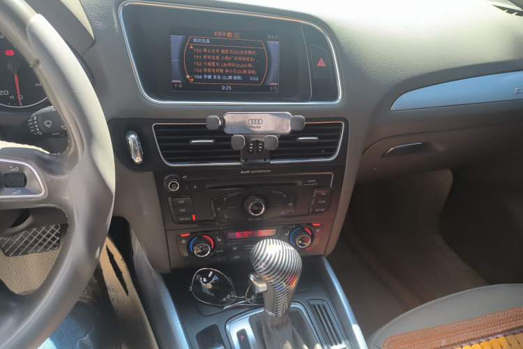 Used Audi Q5 2012 2.0TFSI Technology Model Audio And AC Panel