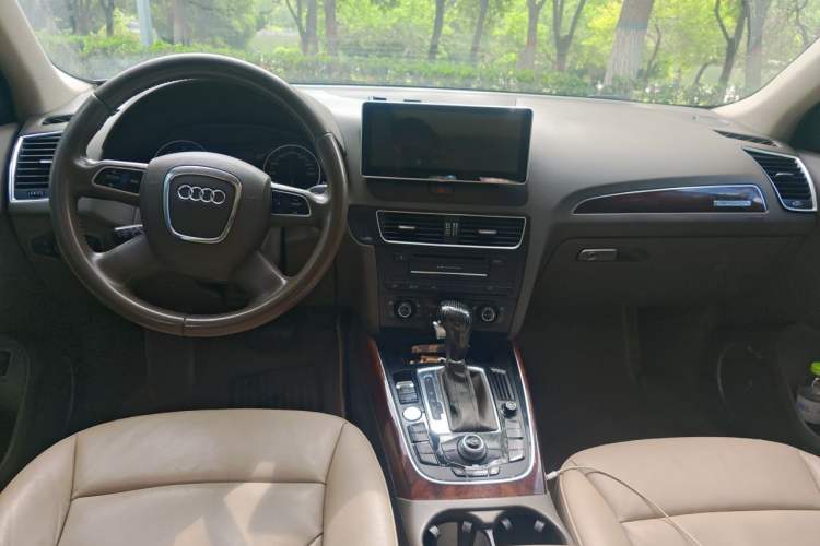Used Audi Q5 2012 2.0TFSI Comfort Version Center Console