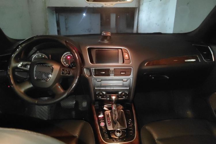 Used Audi Q5 2012 2.0TFSI Comfort Version Center Console