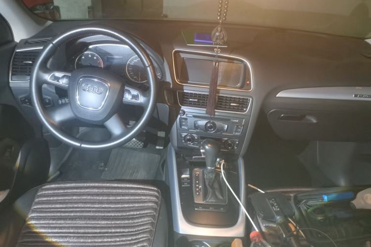 Used Audi Q5 2012 2.0TFSI Technology Model Center Console