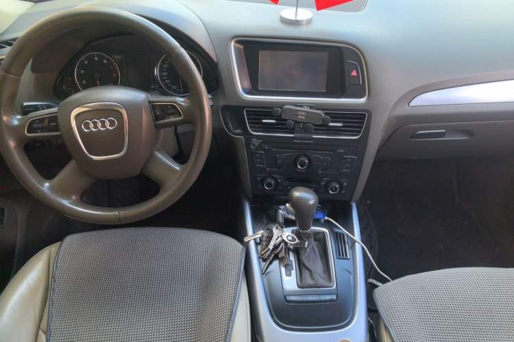 Used Audi Q5 2012 2.0TFSI Technology Model Center Console