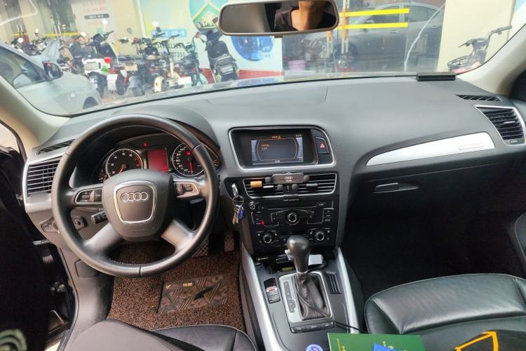 Used Audi Q5 2012 2.0TFSI Technology Model Center Console