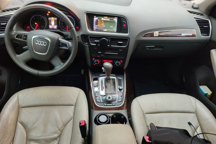 Used Audi Q5 2012 2.0TFSI Comfort Version Center Console
