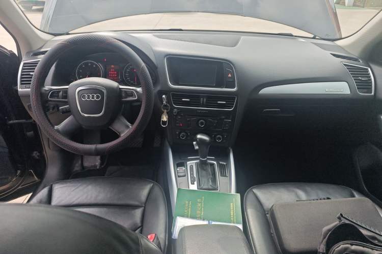 Used Audi Q5 2012 2.0TFSI Technology Model Center Console