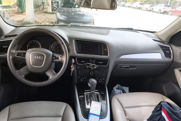 Used Audi Q5 2012 2.0TFSI Comfort Version Center Console
