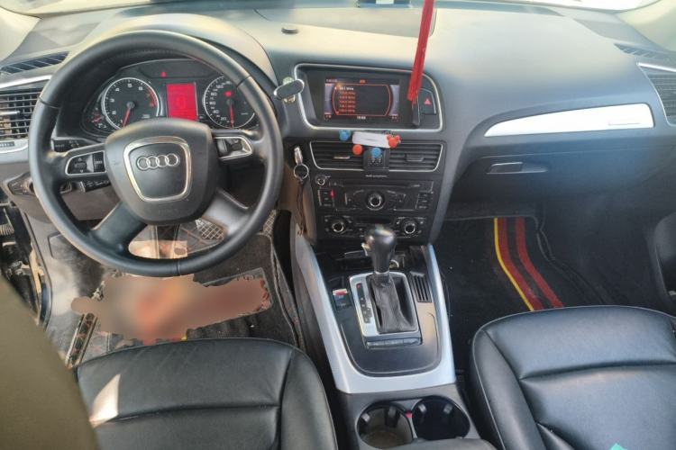 Used Audi Q5 2012 2.0TFSI Technology Model Center Console