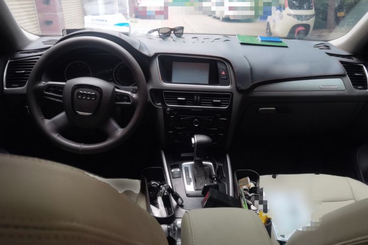 Used Audi Q5 2012 2.0TFSI Trendy Edition Center Console