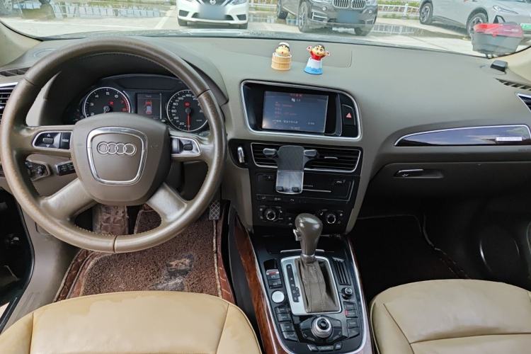 Used Audi Q5 2012 2.0TFSI Comfort Version Center Console