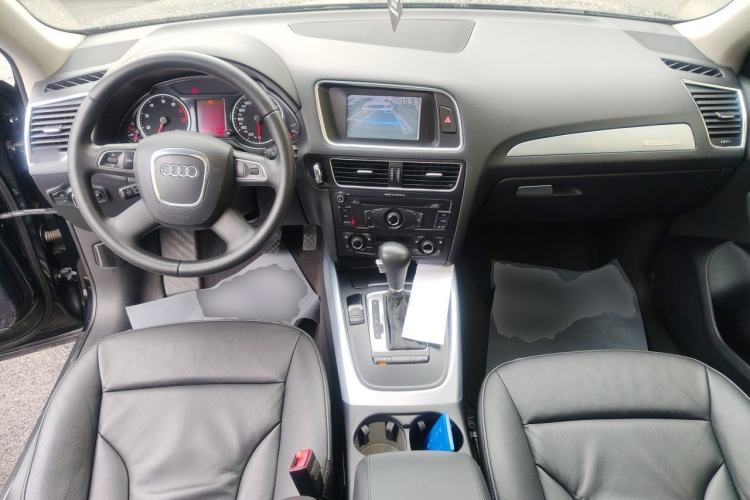 Used Audi Q5 2012 2.0TFSI Technology Model Center Console