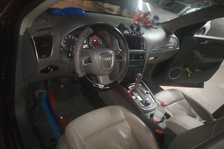 Used Audi Q5 2012 2.0TFSI Luxury Edition Center Console