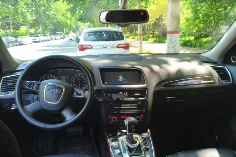 Used Audi Q5 2012 2.0TFSI Comfort Version Center Console