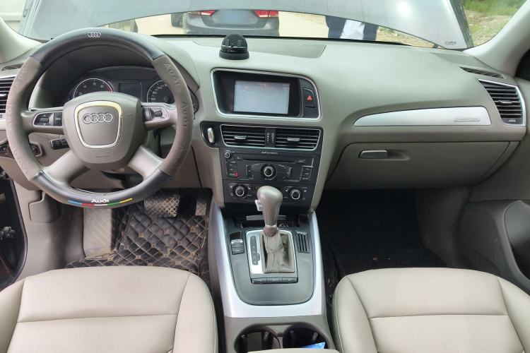 Used Audi Q5 2012 2.0TFSI Technology Model Center Console