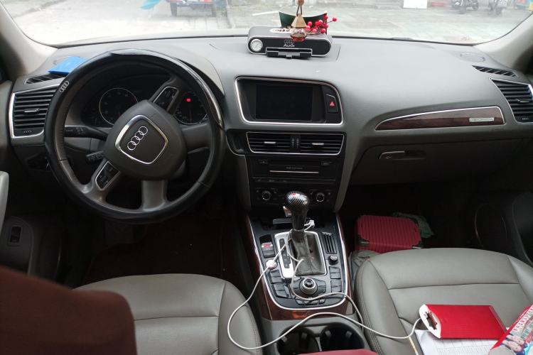Used Audi Q5 2012 2.0TFSI Comfort Version Center Console