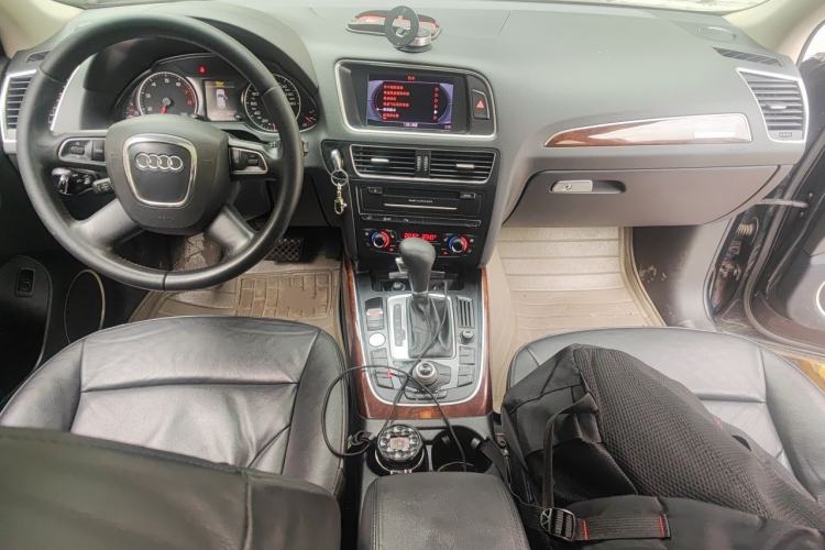 Used Audi Q5 2012 2.0TFSI Comfort Version Center Console