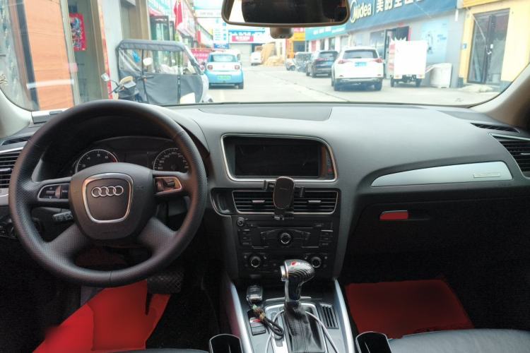 Used Audi Q5 2012 2.0TFSI Technology Model Center Console