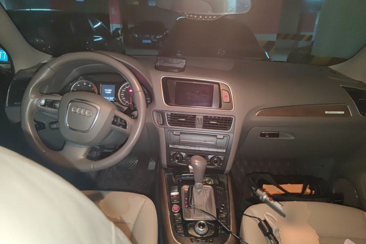 Used Audi Q5 2012 2.0TFSI Luxury Edition Center Console