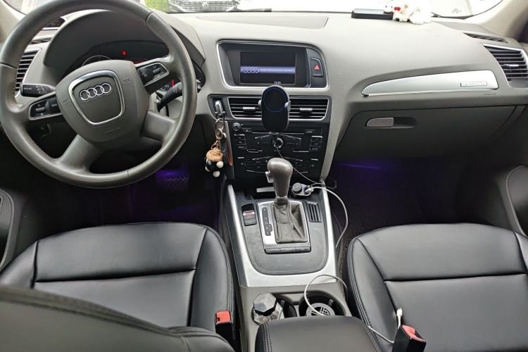 Used Audi Q5 2012 2.0TFSI Trendy Edition Center Console
