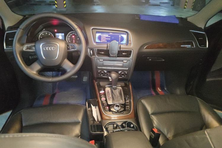 Used Audi Q5 2012 2.0TFSI Technology Model Center Console