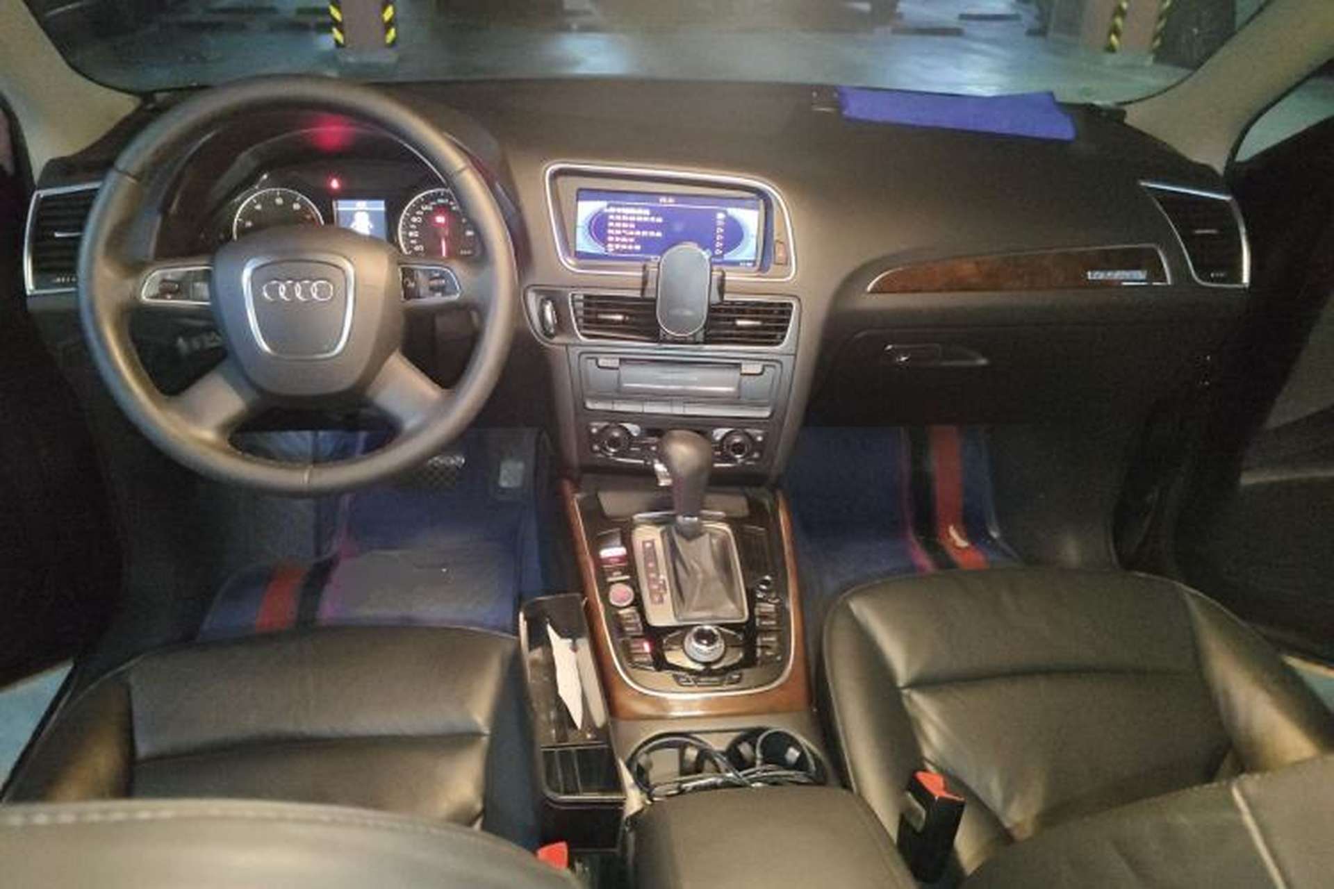 Used Audi Q5 2012 2.0TFSI Technology Model Center Console