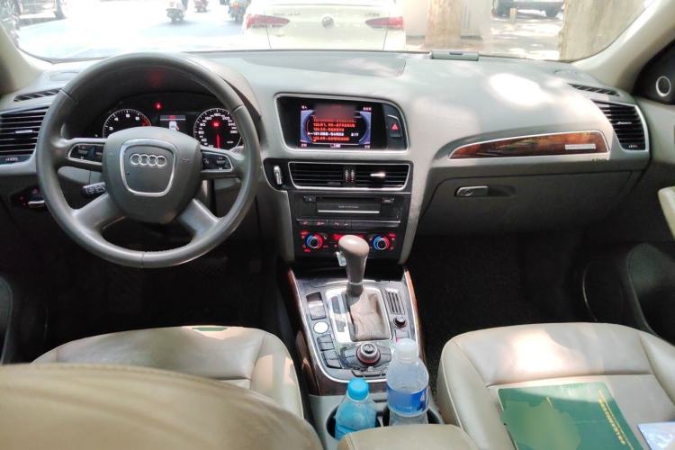 Used Audi Q5 2012 2.0TFSI Comfort Version Center Console