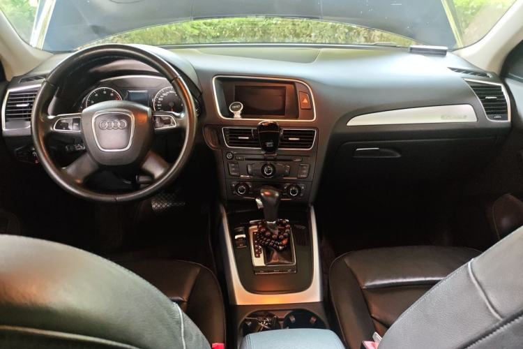 Used Audi Q5 2012 2.0TFSI Technology Model Center Console