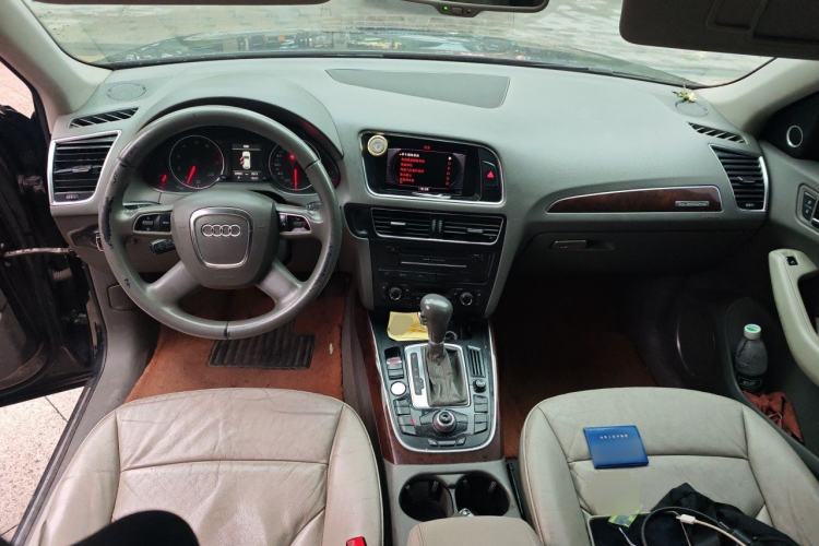 Used Audi Q5 2012 2.0TFSI Comfort Version Center Console