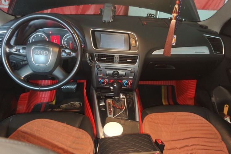 Used Audi Q5 2012 2.0TFSI Technology Model Center Console