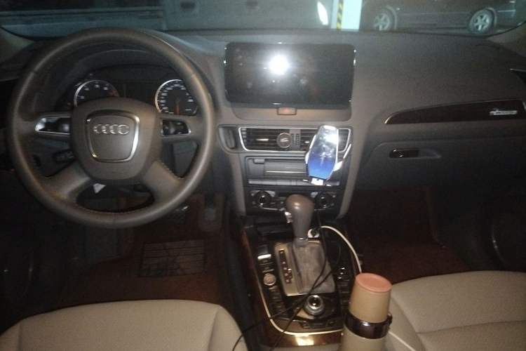 Used Audi Q5 2012 2.0TFSI Trendy Edition Center Console