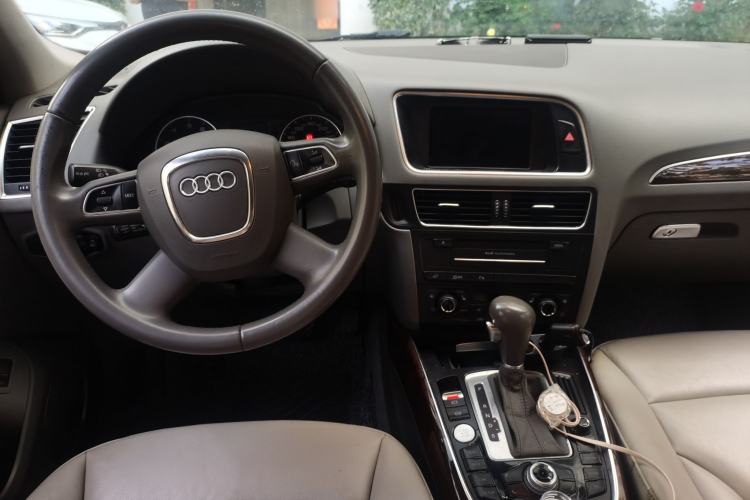 Used Audi Q5 2012 2.0TFSI Comfort Version Center Console