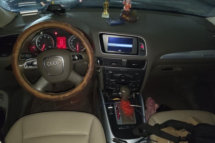 Used Audi Q5 2012 2.0TFSI Technology Model Center Console