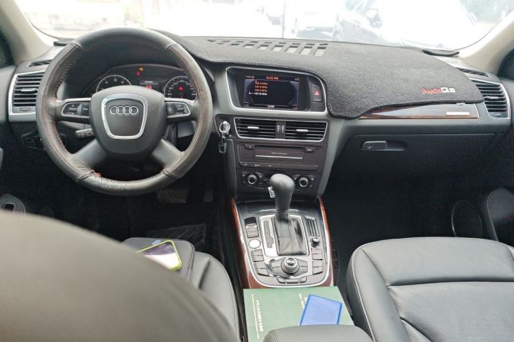 Used Audi Q5 2012 2.0TFSI Trendy Edition Center Console