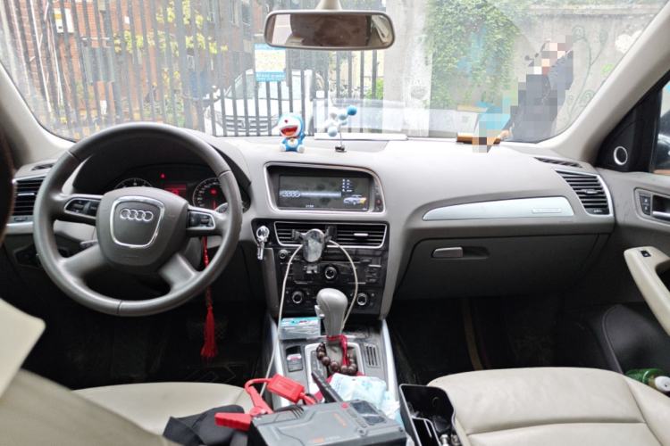 Used Audi Q5 2012 2.0TFSI Technology Model Center Console