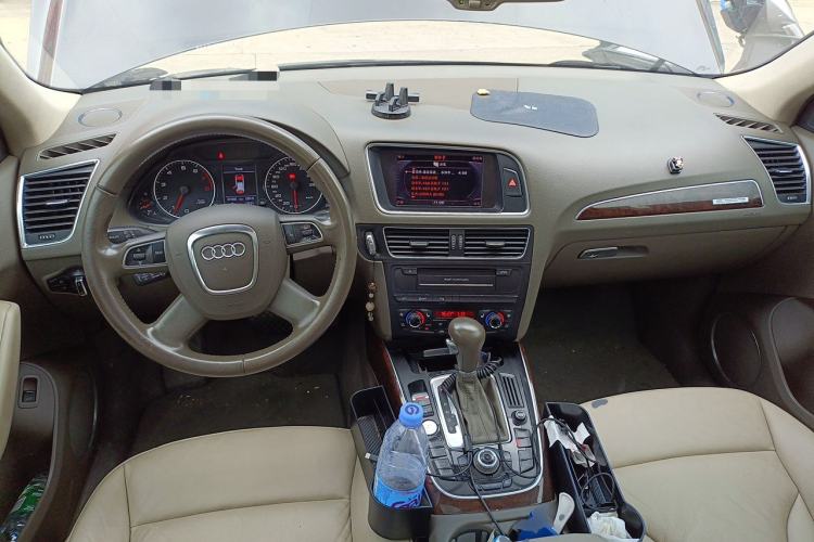 Used Audi Q5 2012 2.0TFSI Comfort Version Center Console